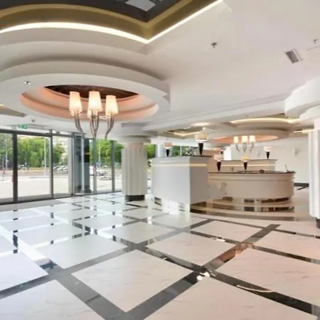 Hanza Tower White 23 Pool & Jacussi