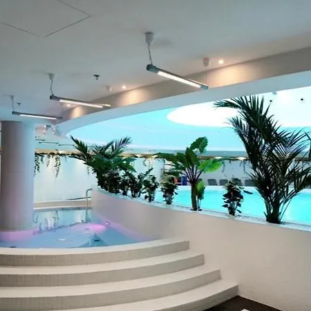 Hanza Tower White 23 Pool & Jacussi Stettino